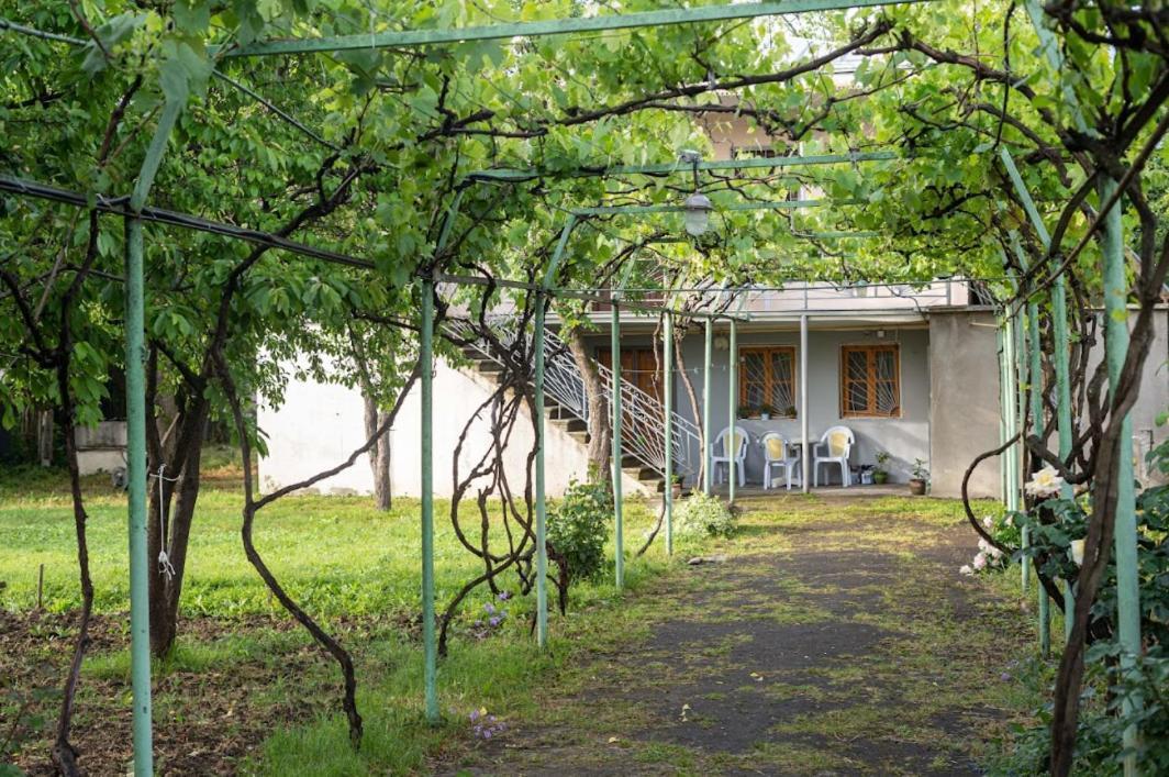 Gvirilas Sakhli Guest House Khashuri Exterior foto